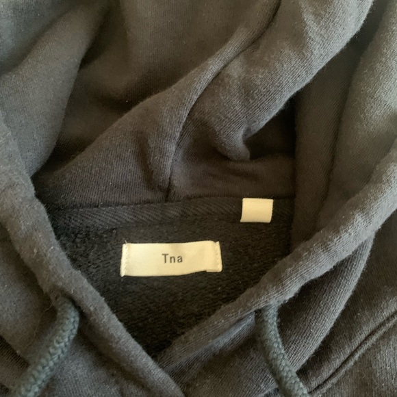 Aritzia TNA Cropped Hoodie - Picture 7 of 8